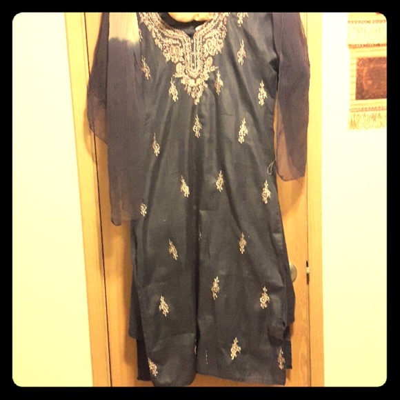 Benjabie/Idain_Pakstan Cultural Cloth 3 Pc. Size M - Picture 1 of 5